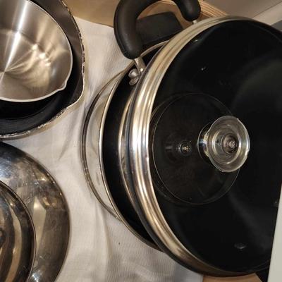 Set of pots and pans