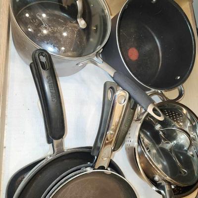 Set of pots and pans