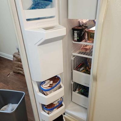 Kitchen Aid Refrigerator/freezer. Cream colored