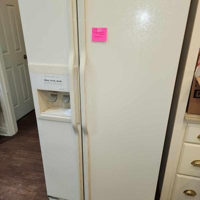 Kitchen Aid Refrigerator/freezer. Cream colored