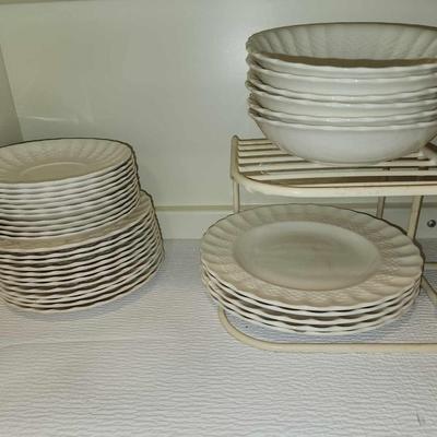 Set of Spode dinnerware