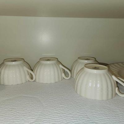 Set of Spode dinnerware