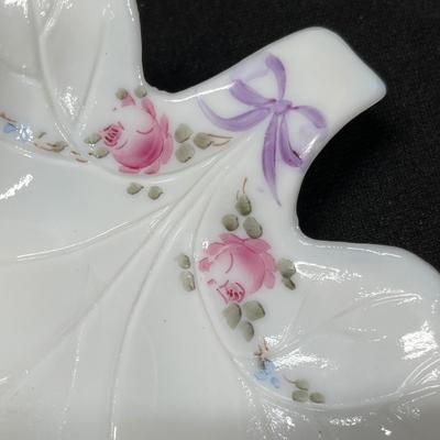 Westmoreland leaf bowls
