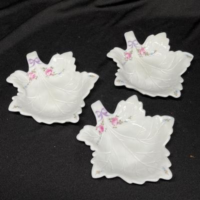 Westmoreland leaf bowls