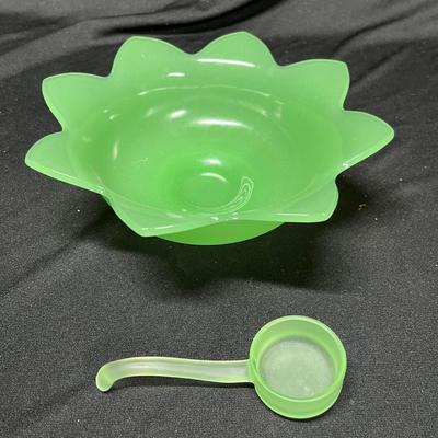 Fenton Jadeite bowl & uranium glass ladle