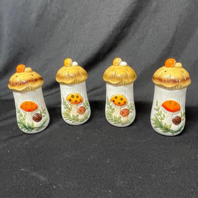 Merry Mushrooms Shakers