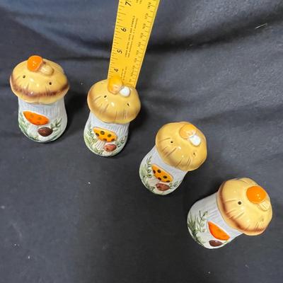 Merry Mushrooms Shakers