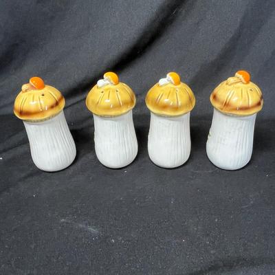 Merry Mushrooms Shakers