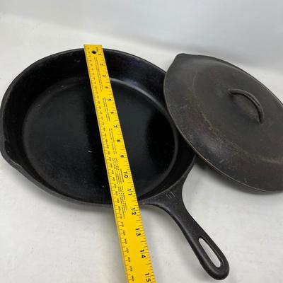 USA made Vintage cast iron skillet with lid
