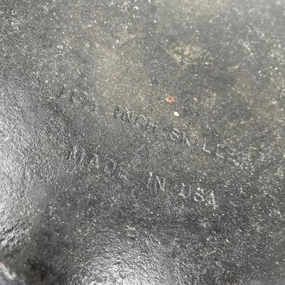 USA made Vintage cast iron skillet with lid