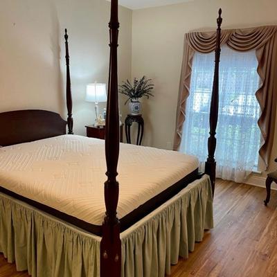 Queen Anne 4 post queen size bed with mattress and box spring