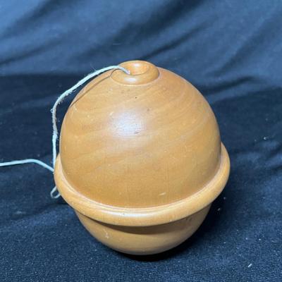 Acorn String holder
