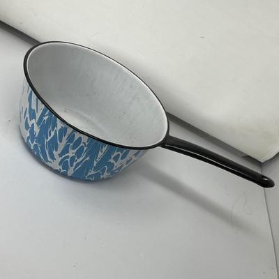 Blue marble graniteware skillet