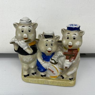 Vintage Disney 3 little pigs Toothbrush holder