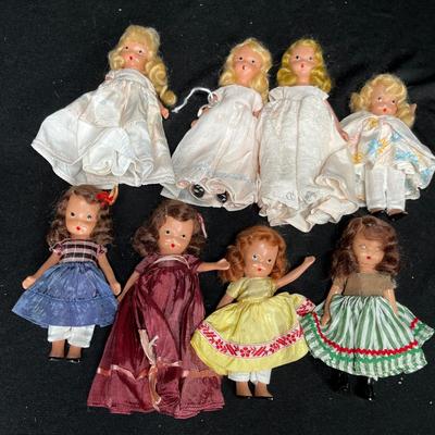 Lot of 8 dolls