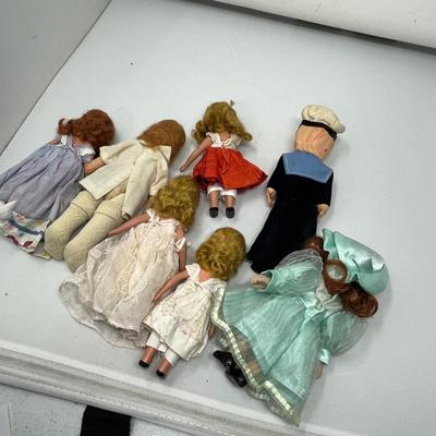 Lot of 7 dolls