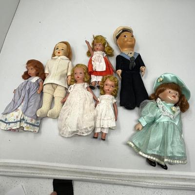 Lot of 7 dolls