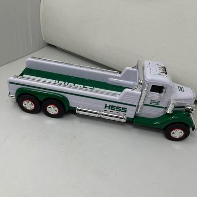 Hess tow truck