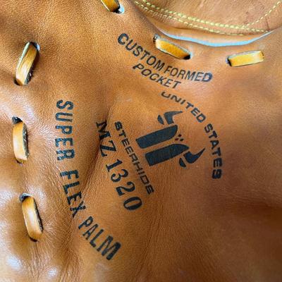Baseball glove