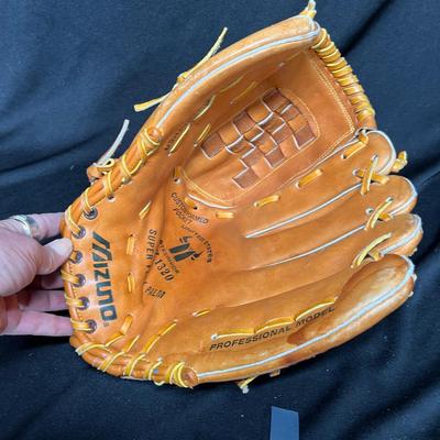 Baseball glove