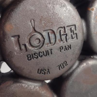 Lodge Round, Cast Iron Seven Cavity Cake/Muffin Pan