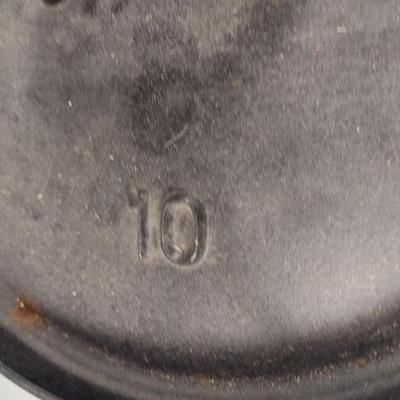 Lodge # 10 Campfire Three Leg Cast Iron Dutch Oven and Lid