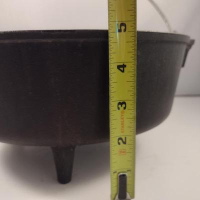 Lodge # 10 Campfire Three Leg Cast Iron Dutch Oven and Lid