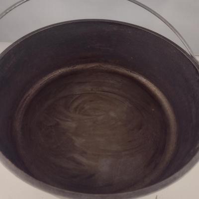 Lodge # 10 Campfire Three Leg Cast Iron Dutch Oven and Lid