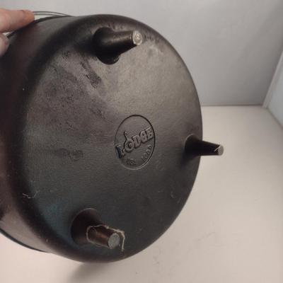 Lodge # 10 Campfire Three Leg Cast Iron Dutch Oven and Lid