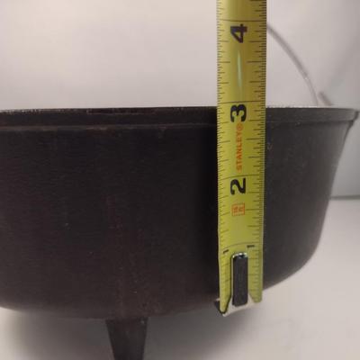 Lodge # 10 Campfire Three Leg Cast Iron Dutch Oven and Lid