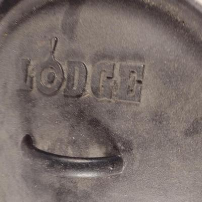 Lodge # 10 Campfire Three Leg Cast Iron Dutch Oven and Lid