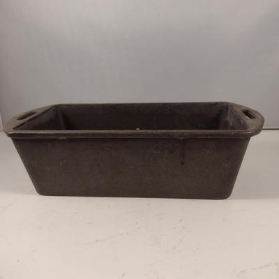 Lodge Cast Iron Bread Pan (Choice A)