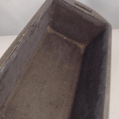 Lodge Cast Iron Bread Pan (Choice A)