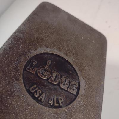 Lodge Cast Iron Bread Pan (Choice A)