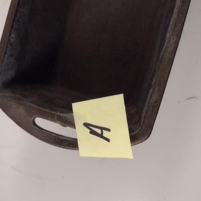 Lodge Cast Iron Bread Pan (Choice A)