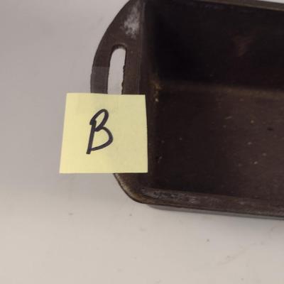 Lodge Cast Iron Bread Pan (Choice B)