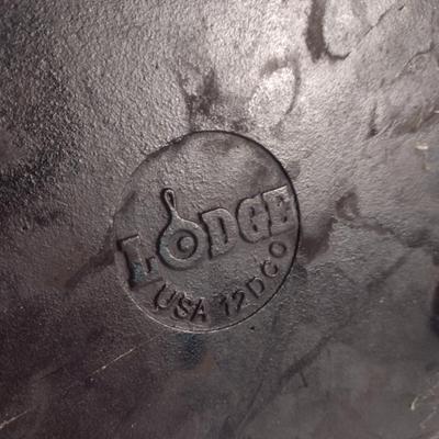 Lodge # 12 Campfire Three Leg Cast Iron Dutch Oven and Lid (Choice A)