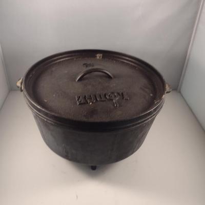 Lodge # 12 Campfire Three Leg Cast Iron Dutch Oven and Lid (Choice A)
