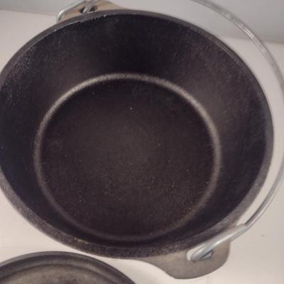 Lodge #8 Campfire Three Leg Cast Iron Dutch Oven and Lid