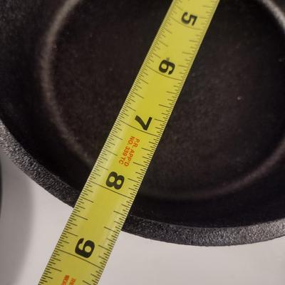 Lodge #8 Campfire Three Leg Cast Iron Dutch Oven and Lid