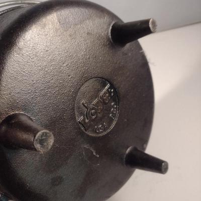 Lodge #8 Campfire Three Leg Cast Iron Dutch Oven and Lid
