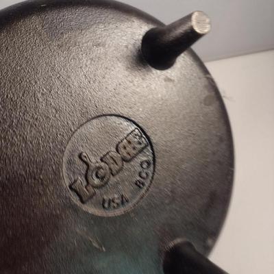 Lodge #8 Campfire Three Leg Cast Iron Dutch Oven and Lid