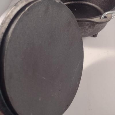 Lodge #8 Campfire Three Leg Cast Iron Dutch Oven and Lid