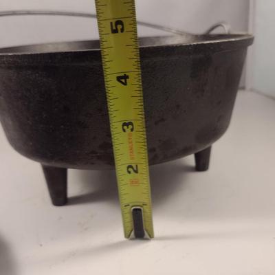 Lodge #8 Campfire Three Leg Cast Iron Dutch Oven and Lid