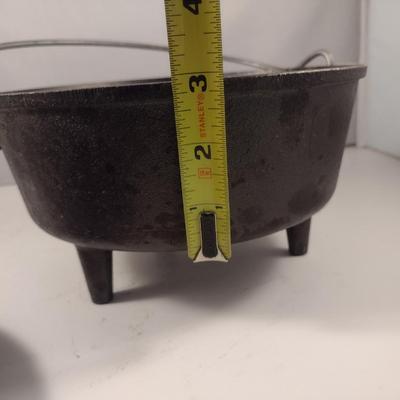 Lodge #8 Campfire Three Leg Cast Iron Dutch Oven and Lid