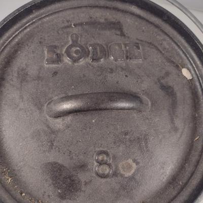 Lodge #8 Campfire Three Leg Cast Iron Dutch Oven and Lid