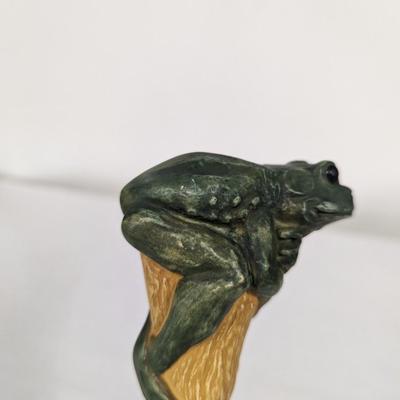 Walking Sticks Frog Top