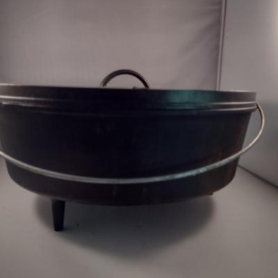 Lodge #16 Campfire Three Leg Cast Iron Dutch Oven and Lid