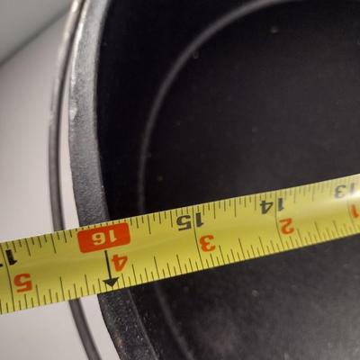 Lodge #16 Campfire Three Leg Cast Iron Dutch Oven and Lid