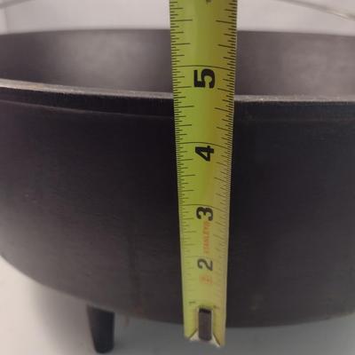 Lodge #16 Campfire Three Leg Cast Iron Dutch Oven and Lid